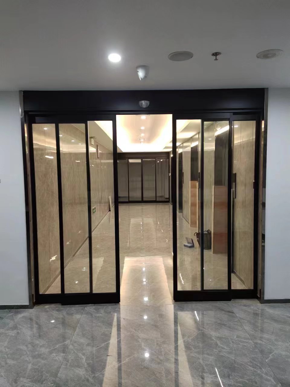 鼓楼区玻璃伸缩门